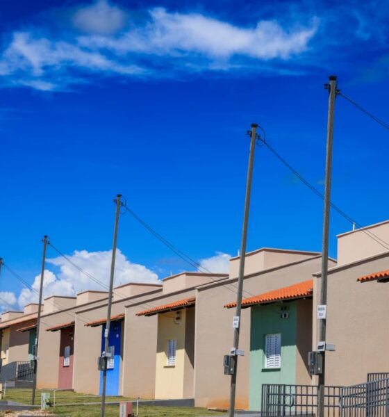 Governo de Goiás entrega casas a custo zero em Aragarças