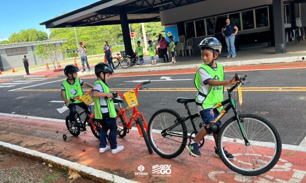 Mini Cidade do Detran recebe alunos da Escola Santa Teresinha do Menino Jesus