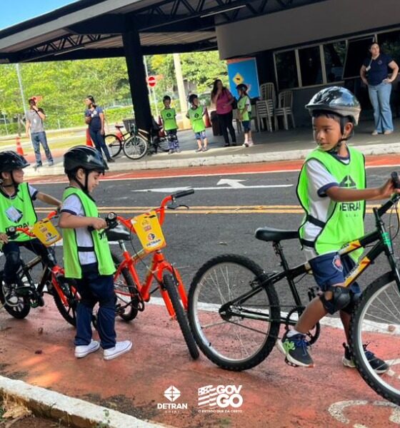 Mini Cidade do Detran recebe alunos da Escola Santa Teresinha do Menino Jesus