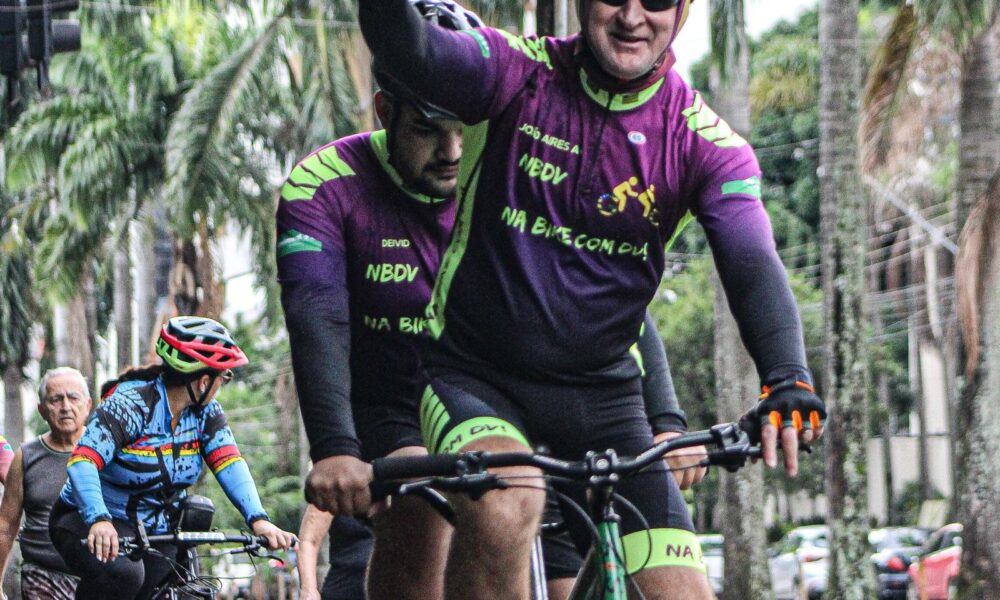 Grupo de pessoas com deficiência visual realiza visita ao Centro Cultural Martim Cererê