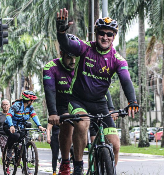 Grupo de pessoas com deficiência visual realiza visita ao Centro Cultural Martim Cererê