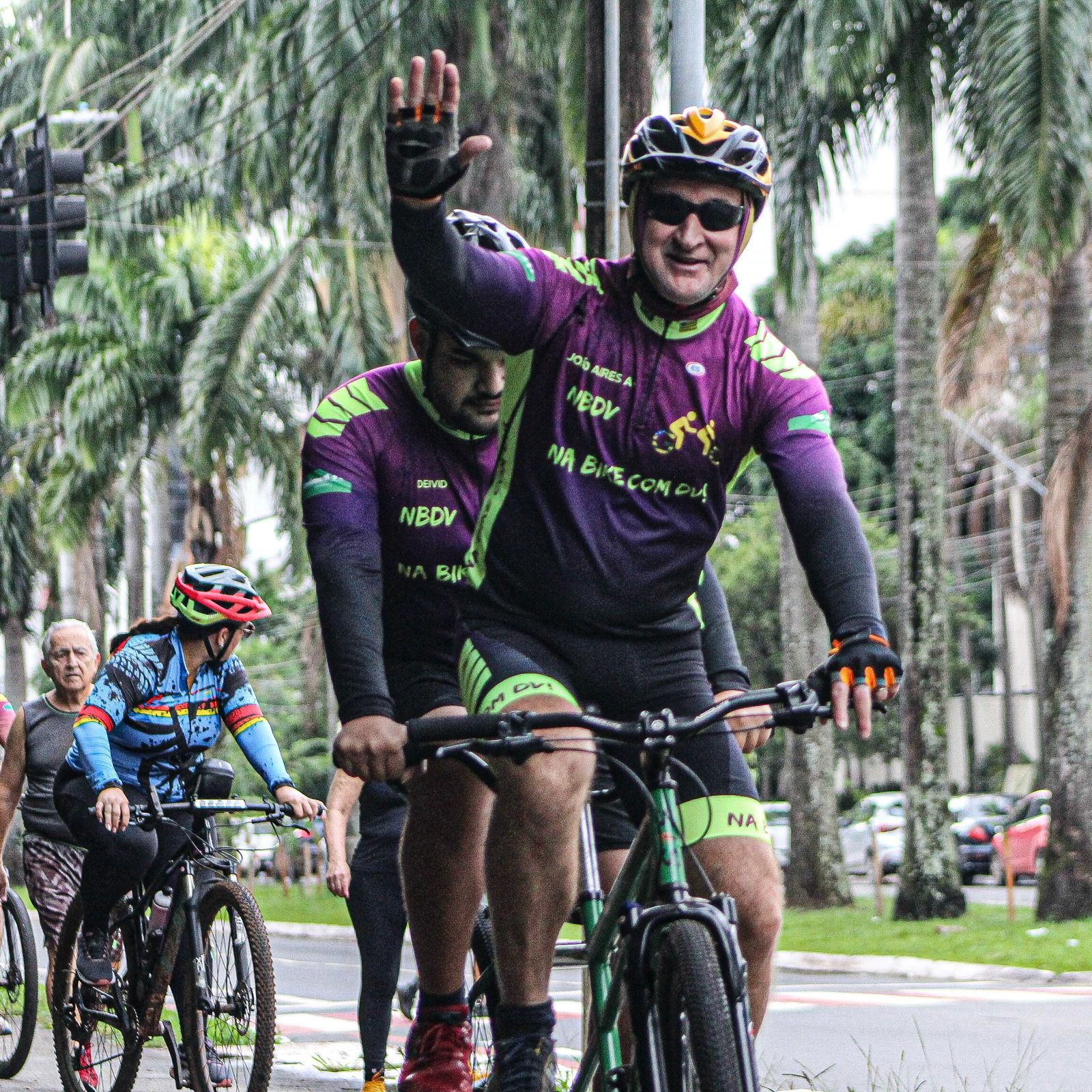 Grupo de pessoas com deficiência visual realiza visita ao Centro Cultural Martim Cererê