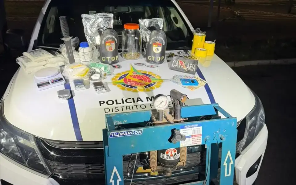 PMDF prende dois suspeitos de tráfico de drogas e apreende 7 kg de matéria-prima em laboratório no Recanto das Emas