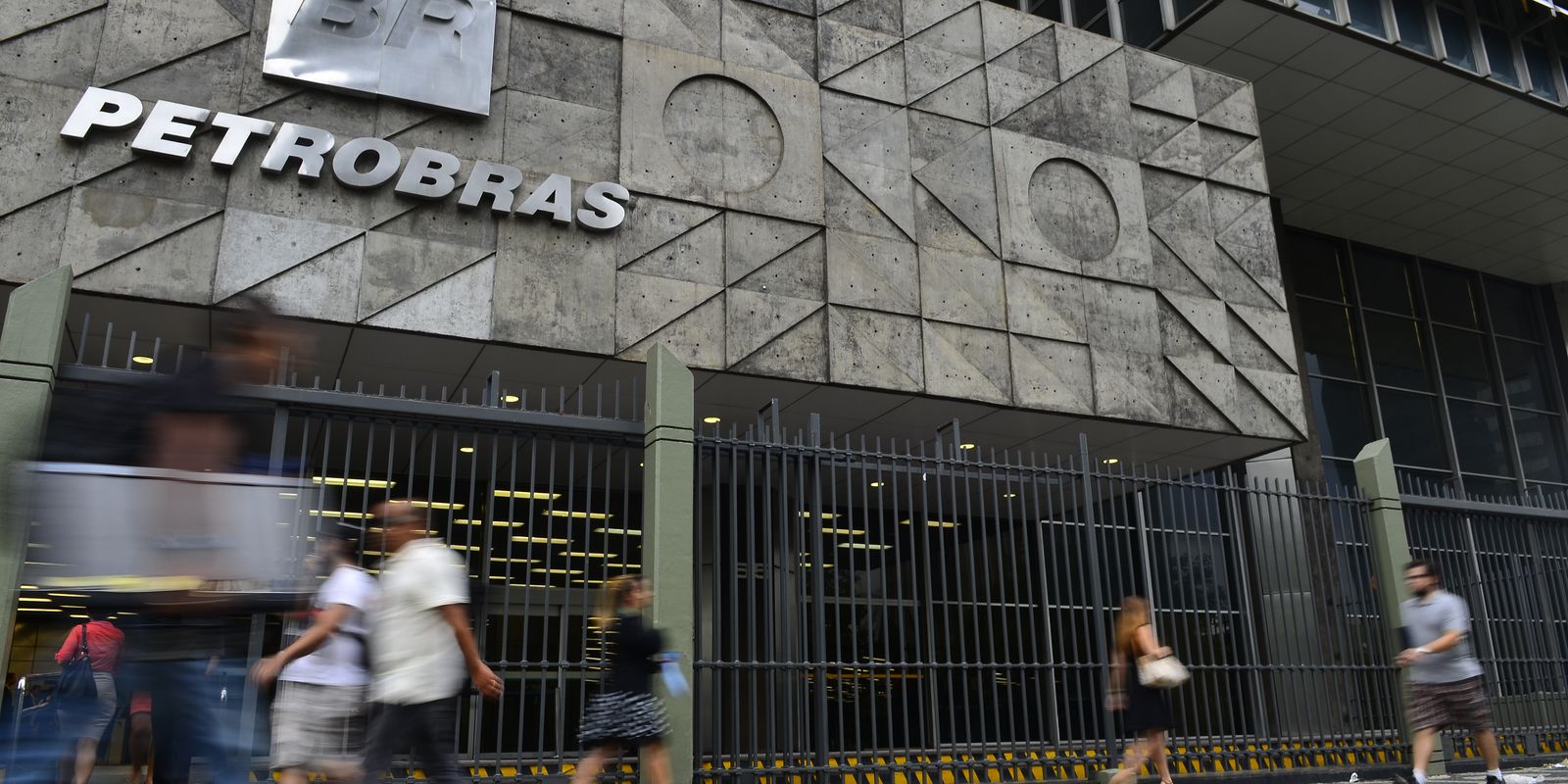Petrobras demite diretor responsável pela venda de gás com 100% de ágio
