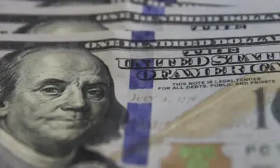 Dólar encerra cotação abaixo de R$ 5 pela primeira vez em mais de dois anos