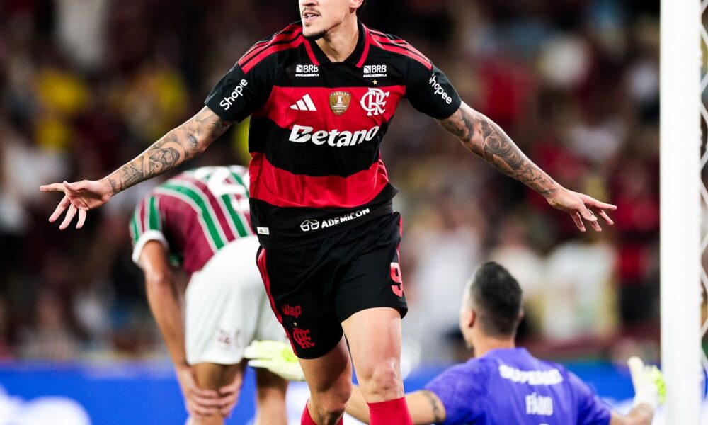Flamengo derrota Fluminense no Brasileirão com dois gols de Pedro