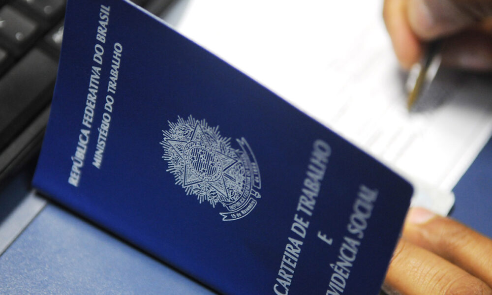 Agências do trabalhador oferecem vagas com salários de até R$ 3,5 mil nesta terça-feira (7)