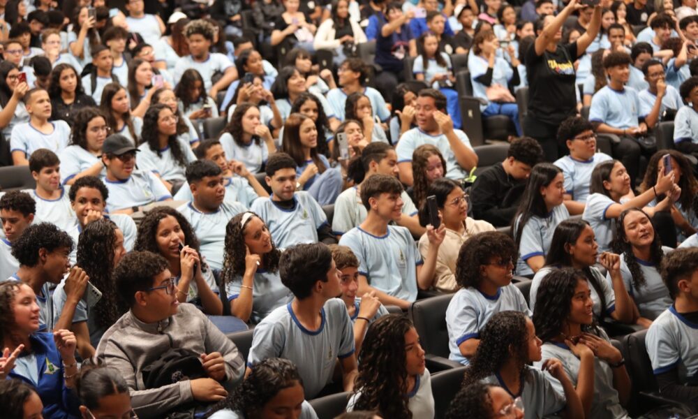 Estudantes de escolas públicas participam de formação sobre prevenção à violência e promoção da cultura de paz nas instituições de ensino