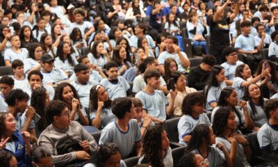 Estudantes de escolas públicas participam de formação sobre prevenção à violência e promoção da cultura de paz nas instituições de ensino