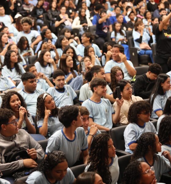 Estudantes de escolas públicas participam de formação sobre prevenção à violência e promoção da cultura de paz nas instituições de ensino