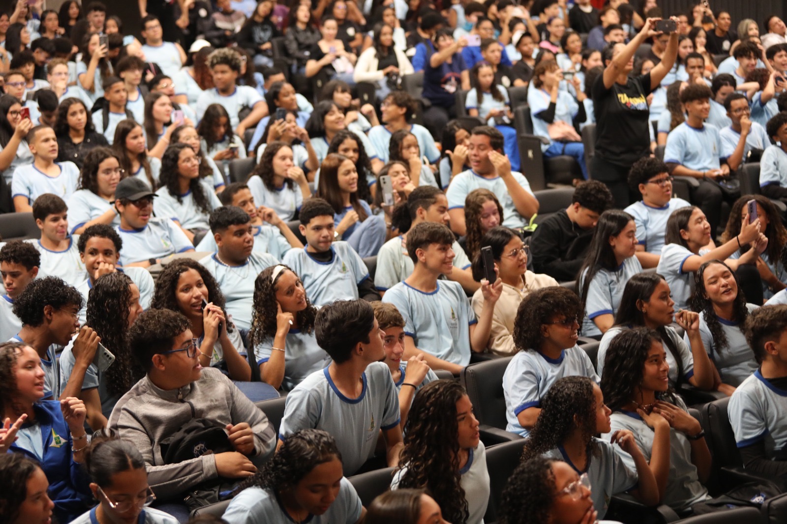 Estudantes de escolas públicas participam de formação sobre prevenção à violência e promoção da cultura de paz nas instituições de ensino