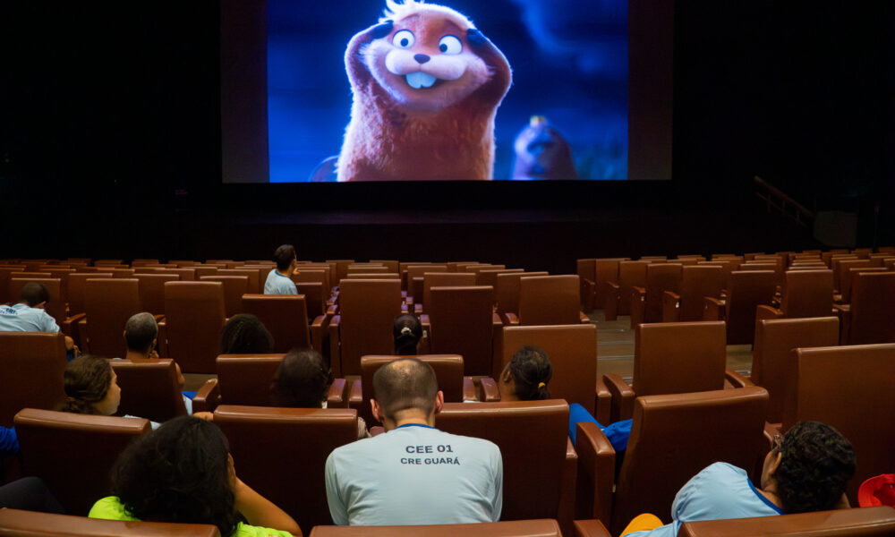 Cinema inclusivo promove visita de estudantes ao Cine Brasília em atividade pedagógica