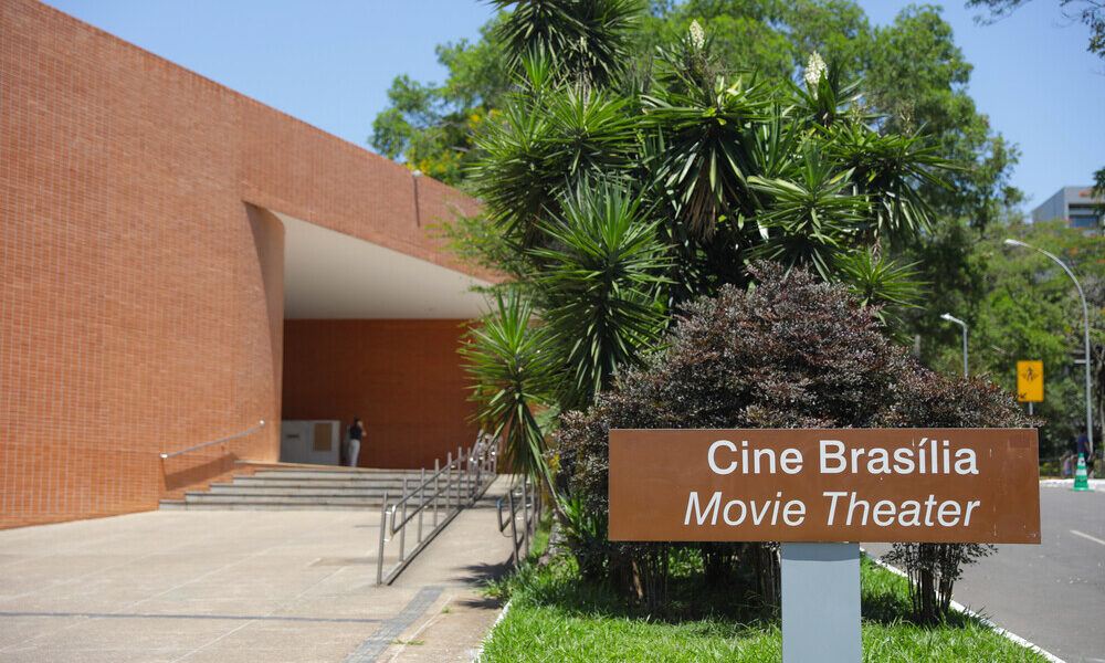 Cine Brasília comemora 66 anos em parceria com o aniversário da capital, oferecendo mostra gratuita da Cinemateca Brasileira