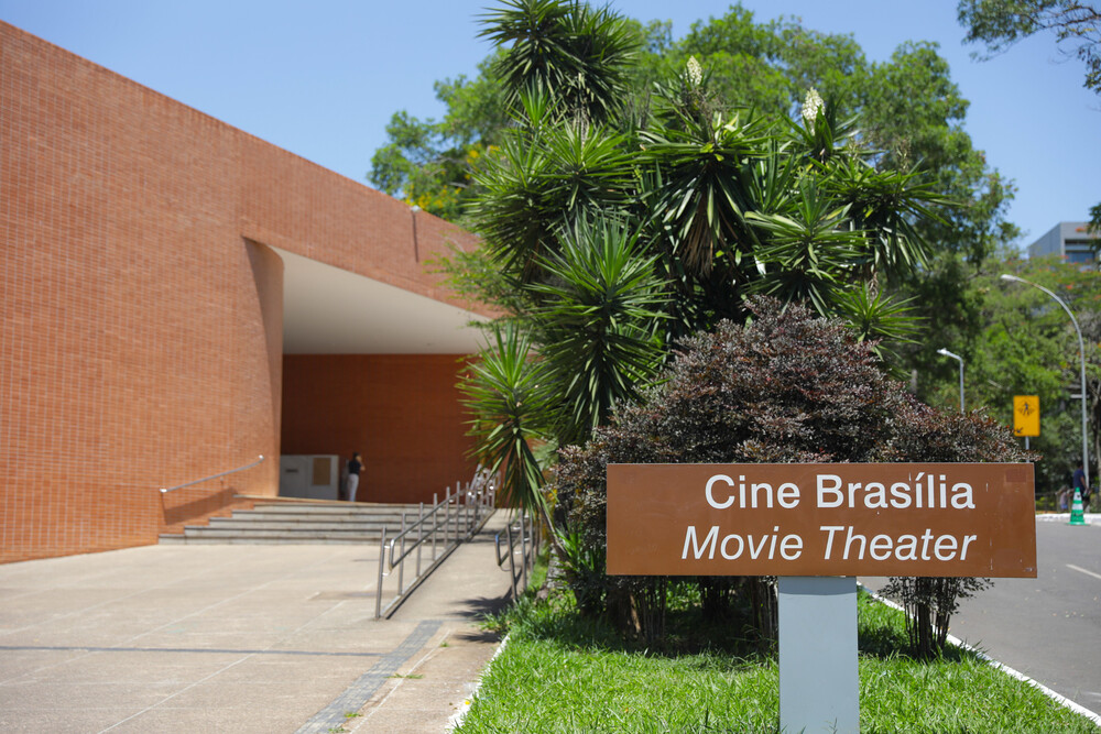 Cine Brasília comemora 66 anos em parceria com o aniversário da capital, oferecendo mostra gratuita da Cinemateca Brasileira