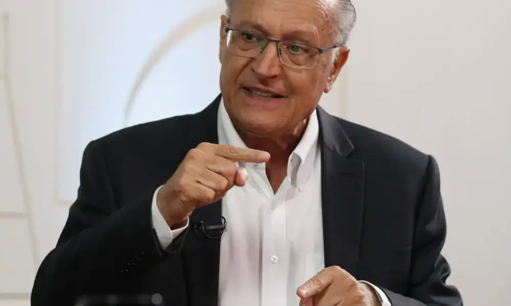 Alckmin informa que apenas um estado ainda não aderiu ao subsídio do diesel