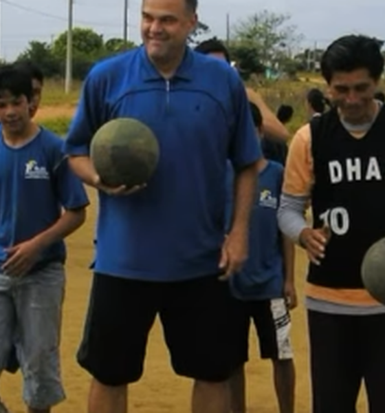 Projeto viabilizado por Oscar Schmidt conquista torneio escolar nacional