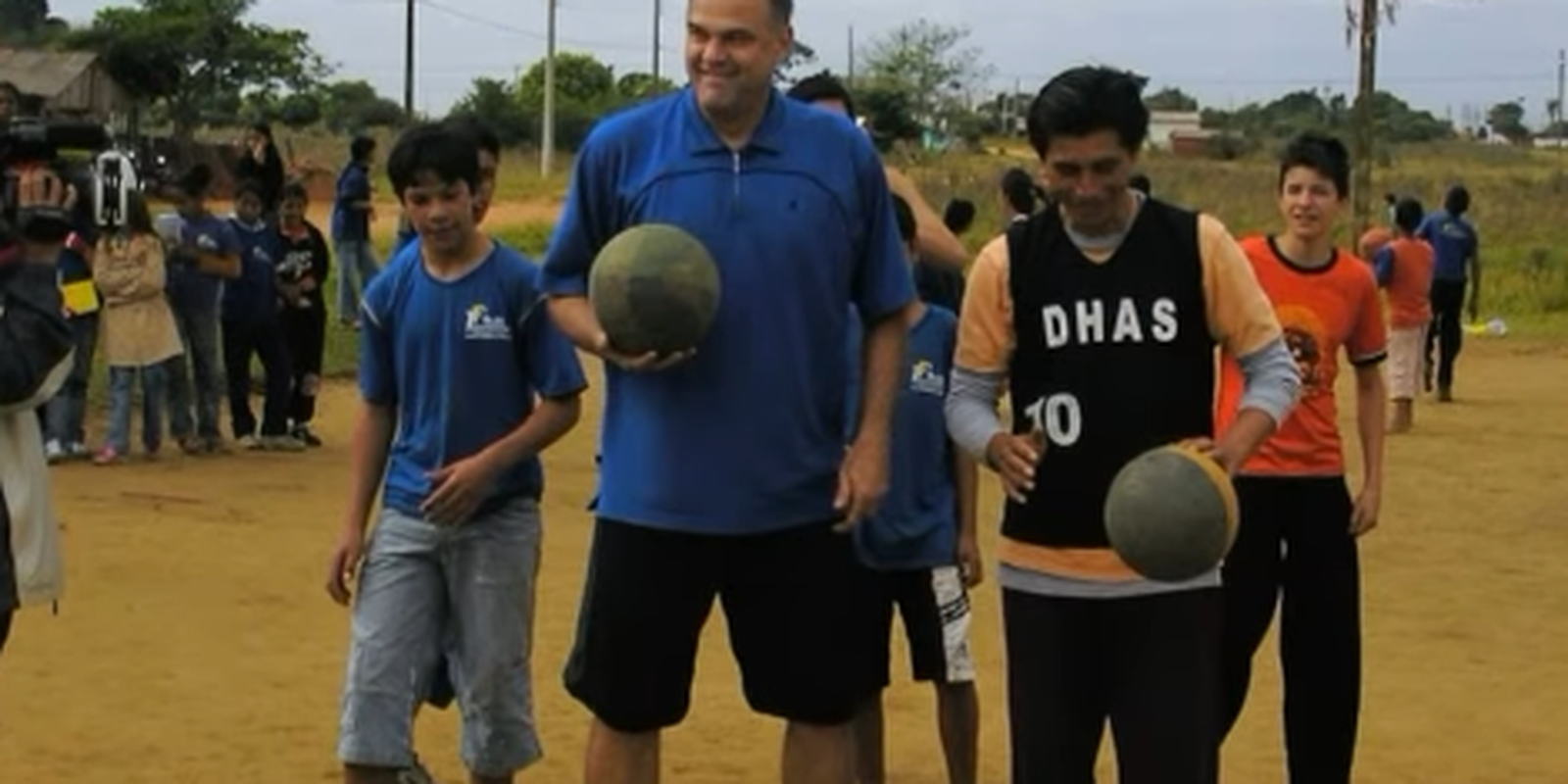 Projeto viabilizado por Oscar Schmidt conquista torneio escolar nacional