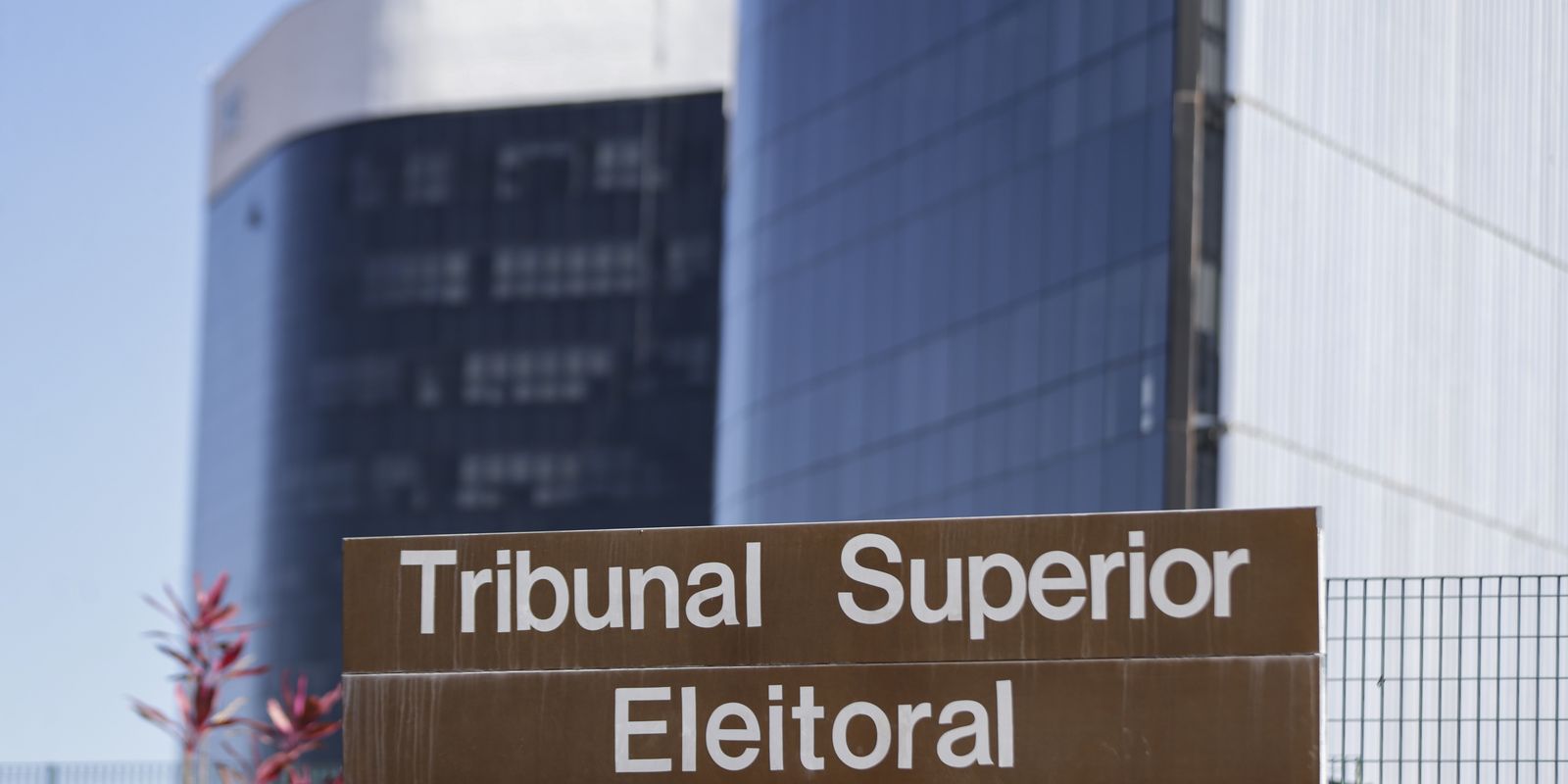 Prazo para registro dos estatutos dos partidos termina neste sábado