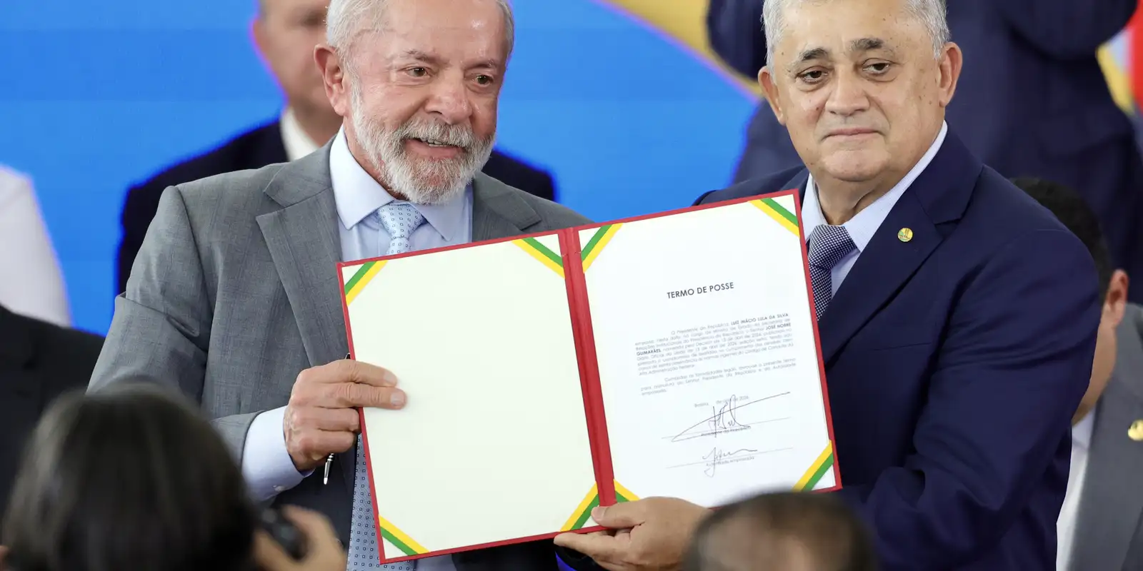 José Guimarães toma posse como ministro e enfatiza a luta contra o fascismo