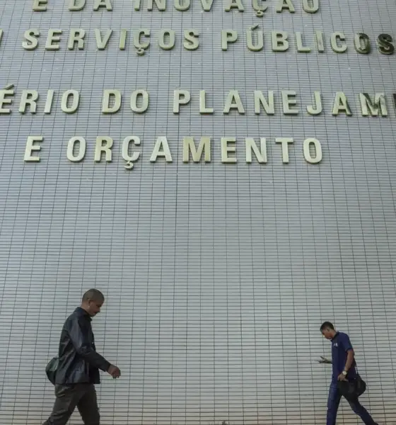 Gasto com pessoal e benefícios fiscais terão limite a partir de 2027