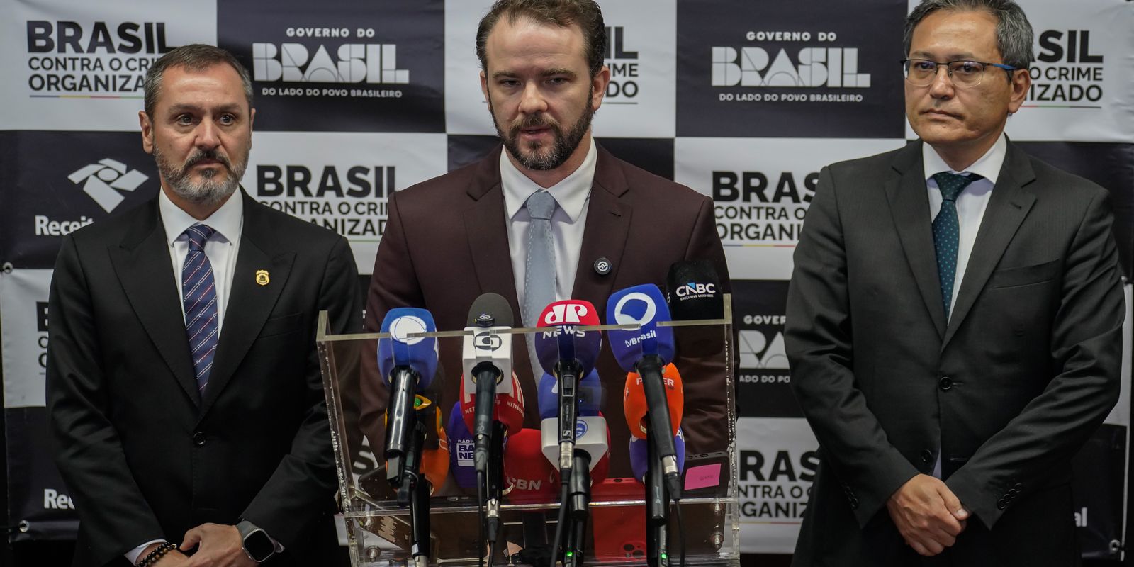 Brasil e EUA firmam acordo para combater tráfico de armas e drogas