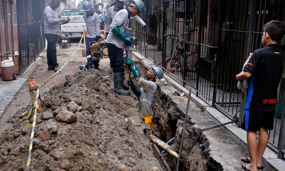 Professora destaca preocupação com endividamento relacionado à taxa de água e esgoto na Maré