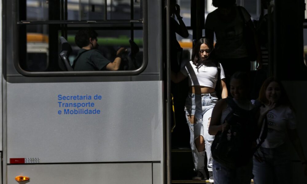 Rio de Janeiro aprova lei para combater abusos contra mulheres no transporte coletivo