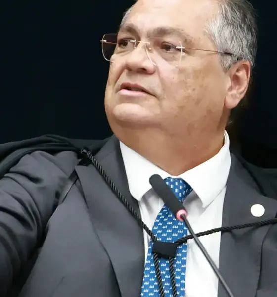 Ministro Flávio Dino rejeita pedido de liberdade de Deolane Bezerra