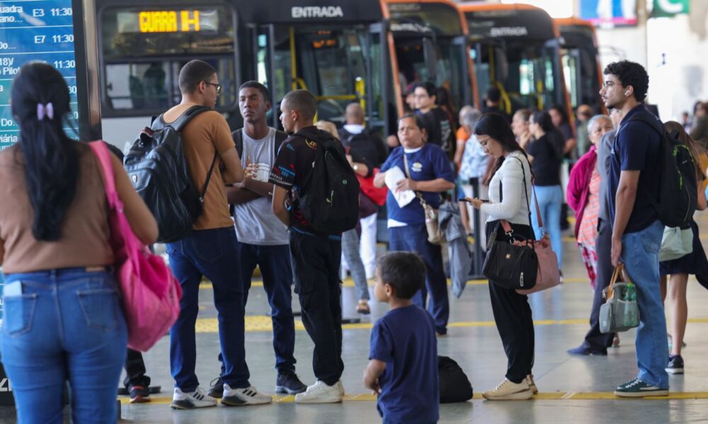 Transporte e insegurança levam 40% das mulheres a desistirem de emprego