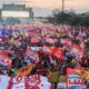 Milhares de estudantes tomam a Esplanada em apoio a Lula