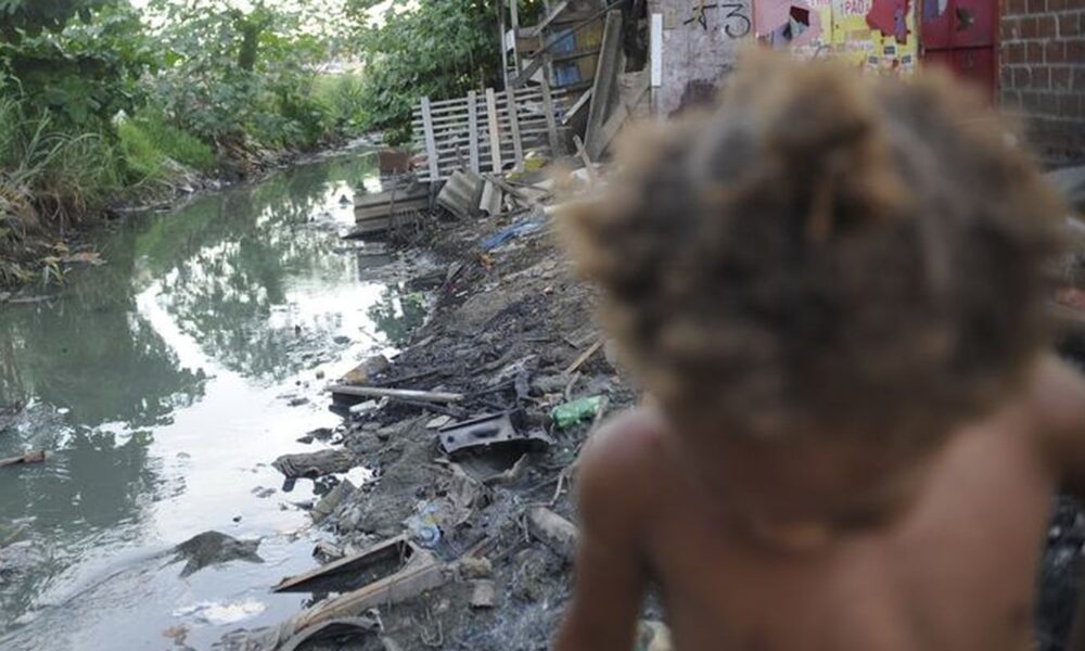 Brasil: 30 milhões de crianças estão expostas aos riscos climáticos
