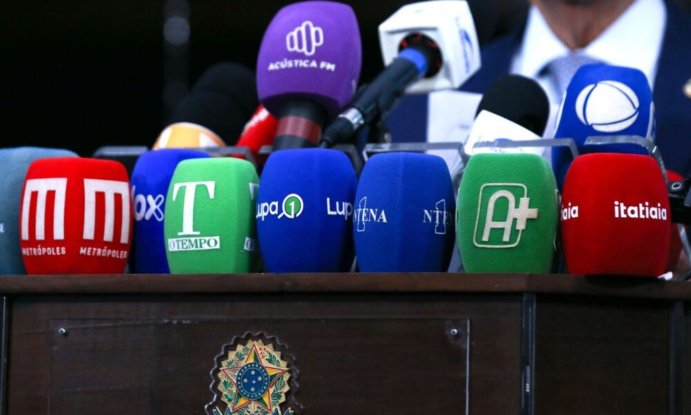 Jornalistas sofreram mais de 14 mil ataques no 1º turno das eleições