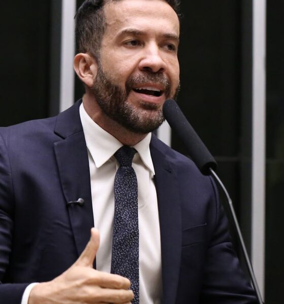 Deputado André Janones é internado com arritmia em São Paulo