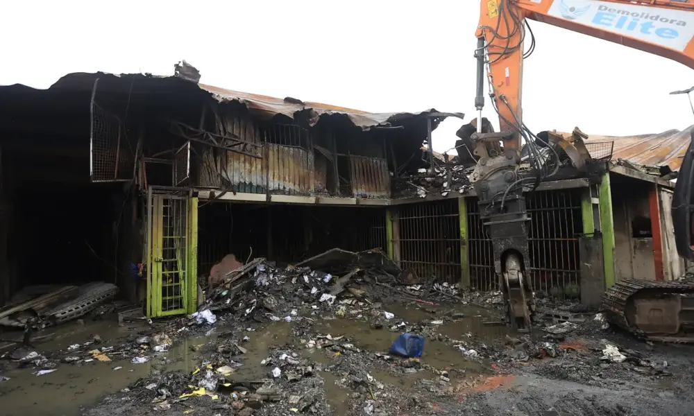 Ceagesp constrói estrutura provisória para atingidos por incêndio
