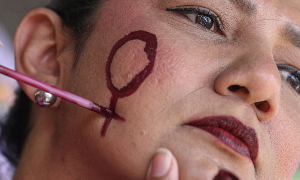 Aumentam agressões políticas em mês de luta contra violência à mulher