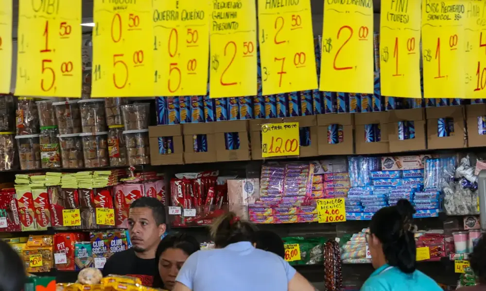Governo prevê crédito a empresas afetadas por fim da 6x1, diz Durigan