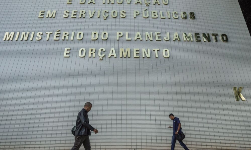 Governo pretende realocar R$ 20 bilhões no Orçamento de 2027